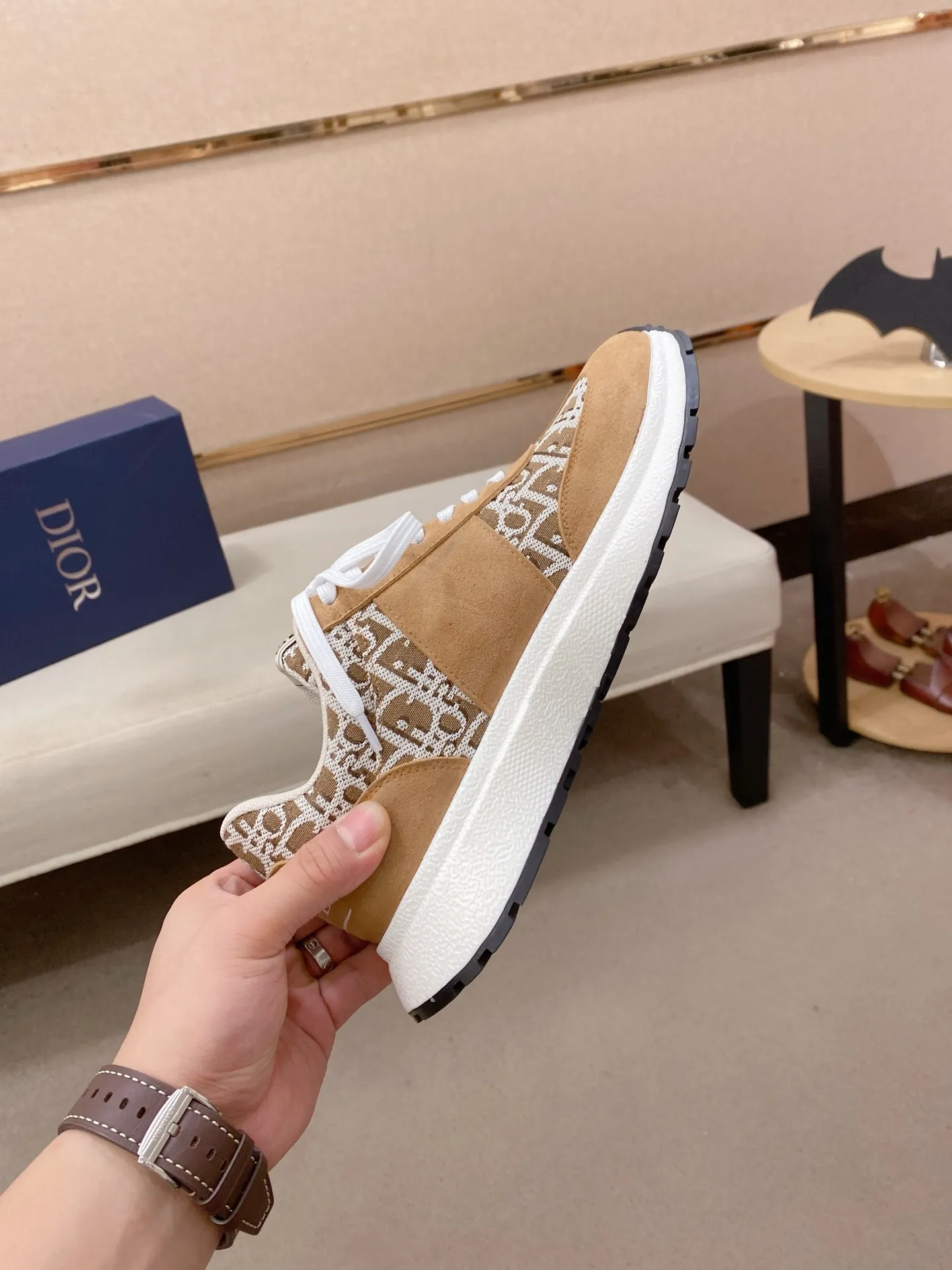 Men's shoes💰 462💰🇮🇹🇮🇹Dior d The new model is on sale at the same time at the counter. The upper 🇮🇹 is imported Italian first-layer cowhide, and the lining is fully imported sheepskin 💪💪. It is a complete 1⃣️ to 1⃣️ replica 🇮🇹💪💪, ⚠ Sole: The original sole is specially provided by the original factory. The exclusive movable molded sole is super comfortable. ⚠Original factory single goods, 🔍🔍high quality, you can enter and leave the counter at will, welcome to compare⚠. Code number: 38-44. Can be customized 45-46